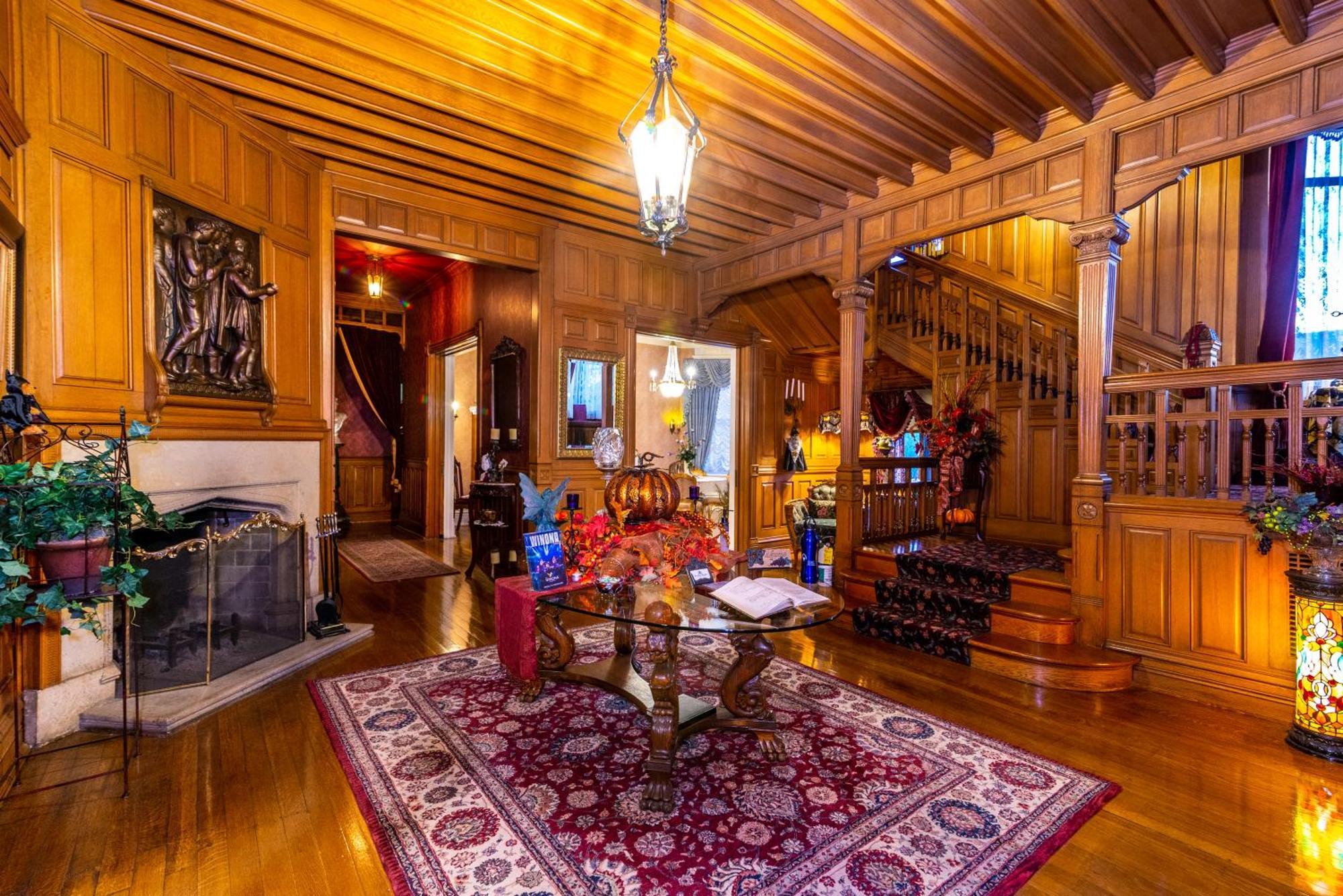 อเล็กซานเดอร์ แมนชั่น เบด แอนด์ เบรคฟาสต์ Bed & Breakfast วิโนนา ภายนอก รูปภาพ