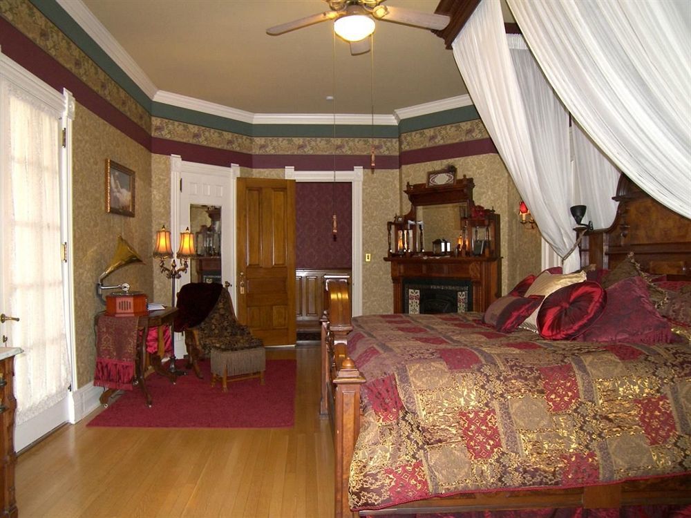 อเล็กซานเดอร์ แมนชั่น เบด แอนด์ เบรคฟาสต์ Bed & Breakfast วิโนนา ภายนอก รูปภาพ