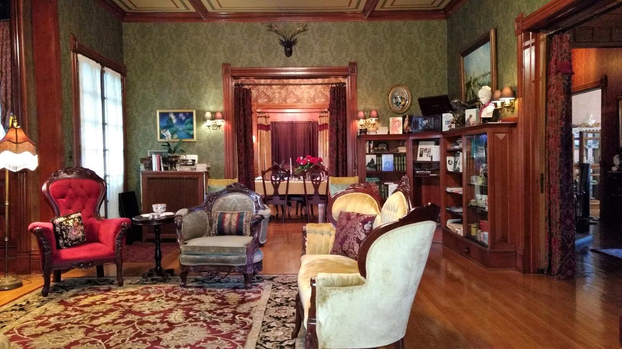 อเล็กซานเดอร์ แมนชั่น เบด แอนด์ เบรคฟาสต์ Bed & Breakfast วิโนนา ภายนอก รูปภาพ