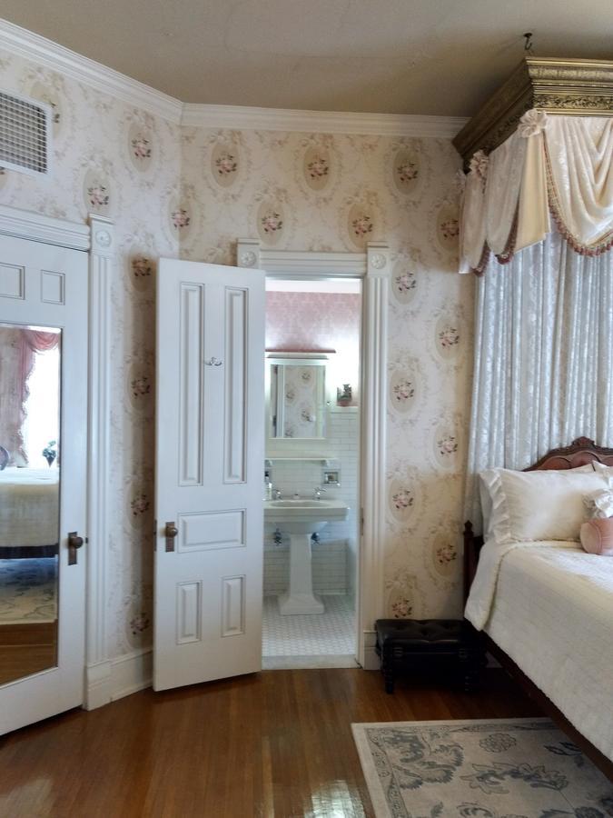อเล็กซานเดอร์ แมนชั่น เบด แอนด์ เบรคฟาสต์ Bed & Breakfast วิโนนา ภายนอก รูปภาพ