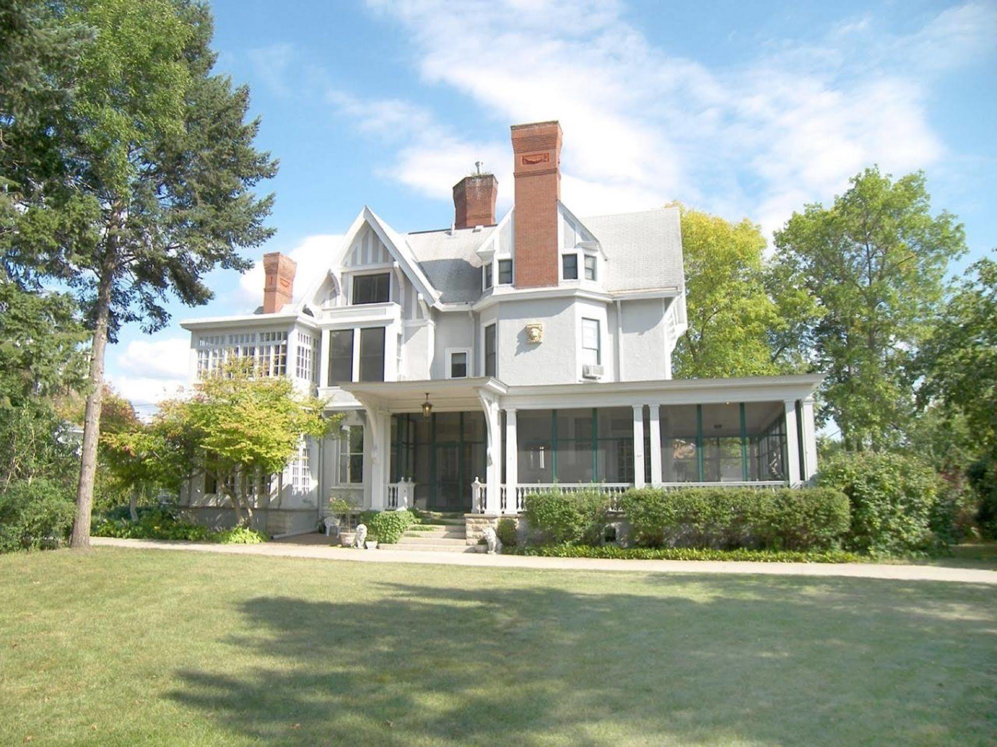 อเล็กซานเดอร์ แมนชั่น เบด แอนด์ เบรคฟาสต์ Bed & Breakfast วิโนนา ภายนอก รูปภาพ