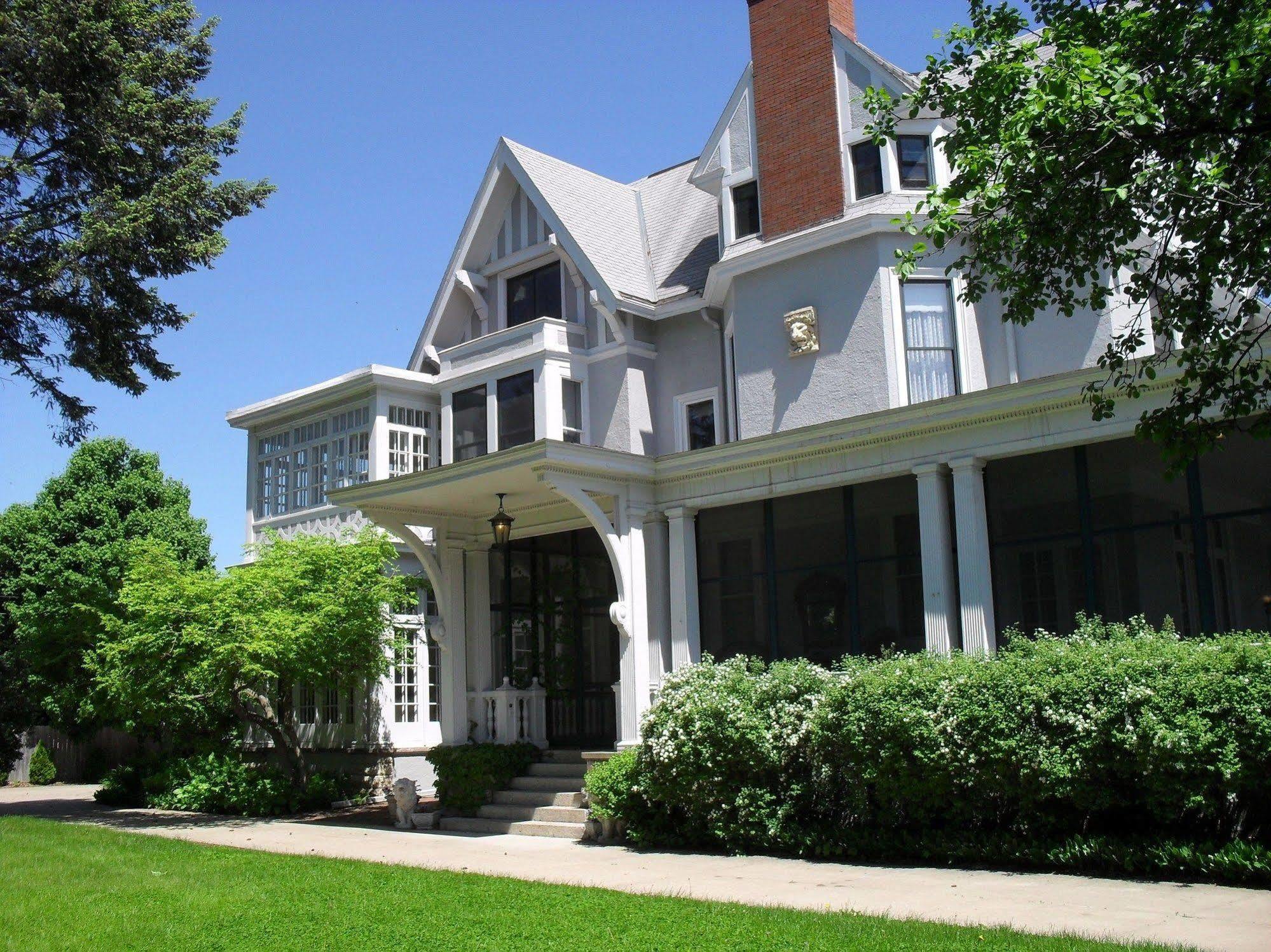 อเล็กซานเดอร์ แมนชั่น เบด แอนด์ เบรคฟาสต์ Bed & Breakfast วิโนนา ภายนอก รูปภาพ
