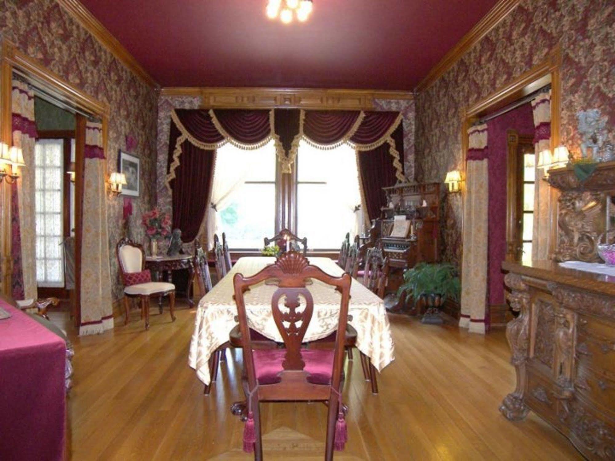 อเล็กซานเดอร์ แมนชั่น เบด แอนด์ เบรคฟาสต์ Bed & Breakfast วิโนนา ภายนอก รูปภาพ