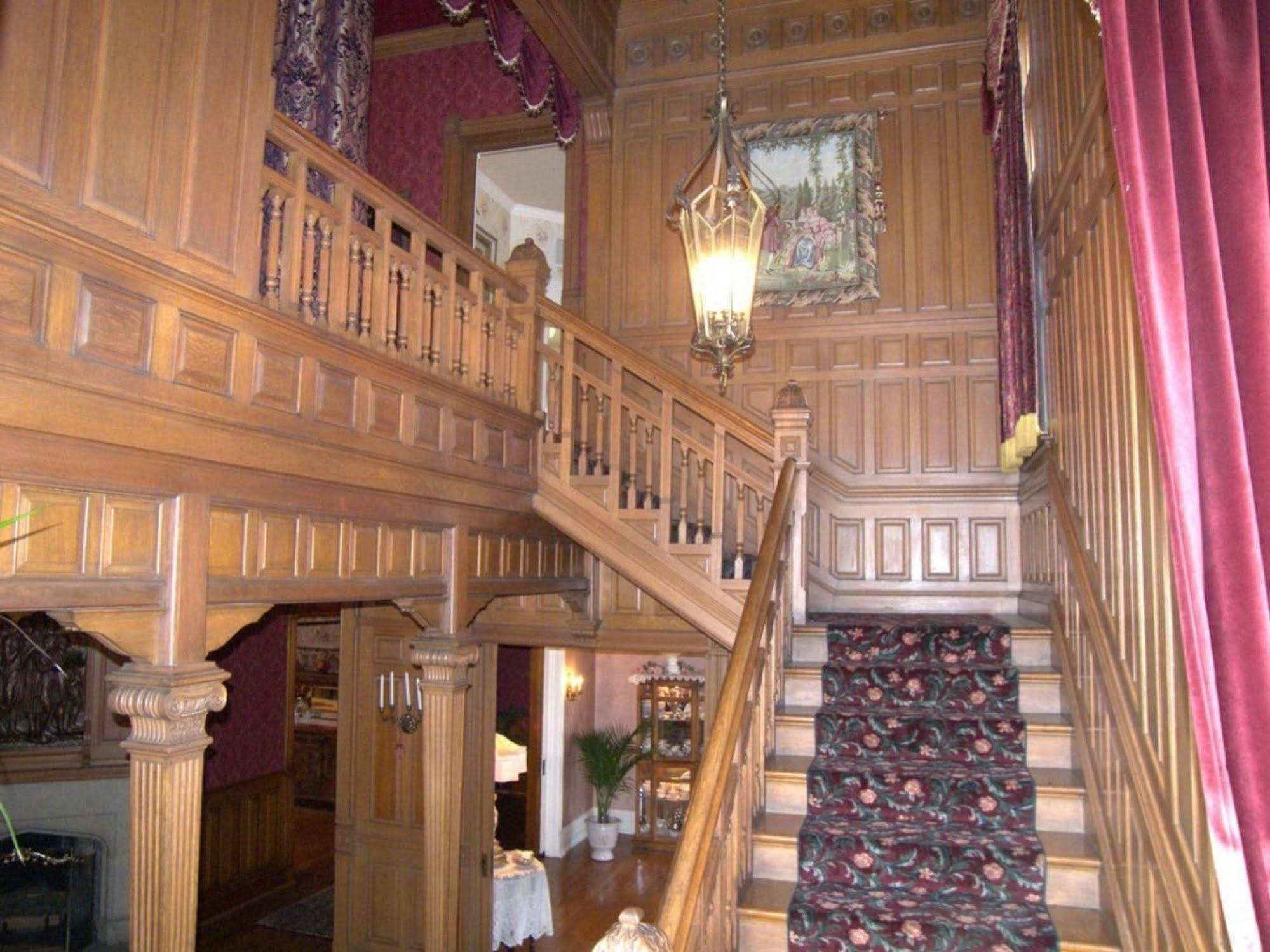 อเล็กซานเดอร์ แมนชั่น เบด แอนด์ เบรคฟาสต์ Bed & Breakfast วิโนนา ภายนอก รูปภาพ
