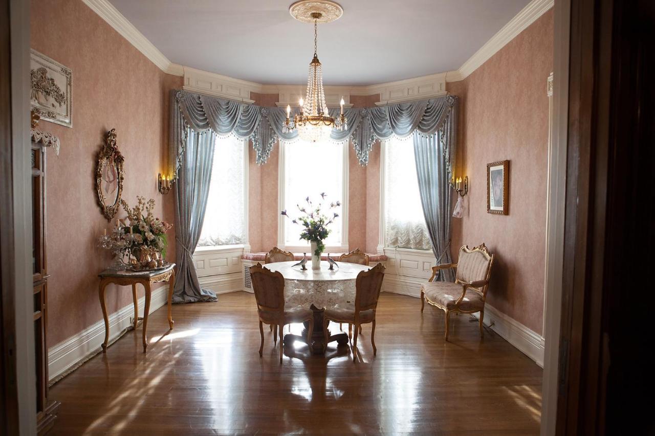 อเล็กซานเดอร์ แมนชั่น เบด แอนด์ เบรคฟาสต์ Bed & Breakfast วิโนนา ภายนอก รูปภาพ