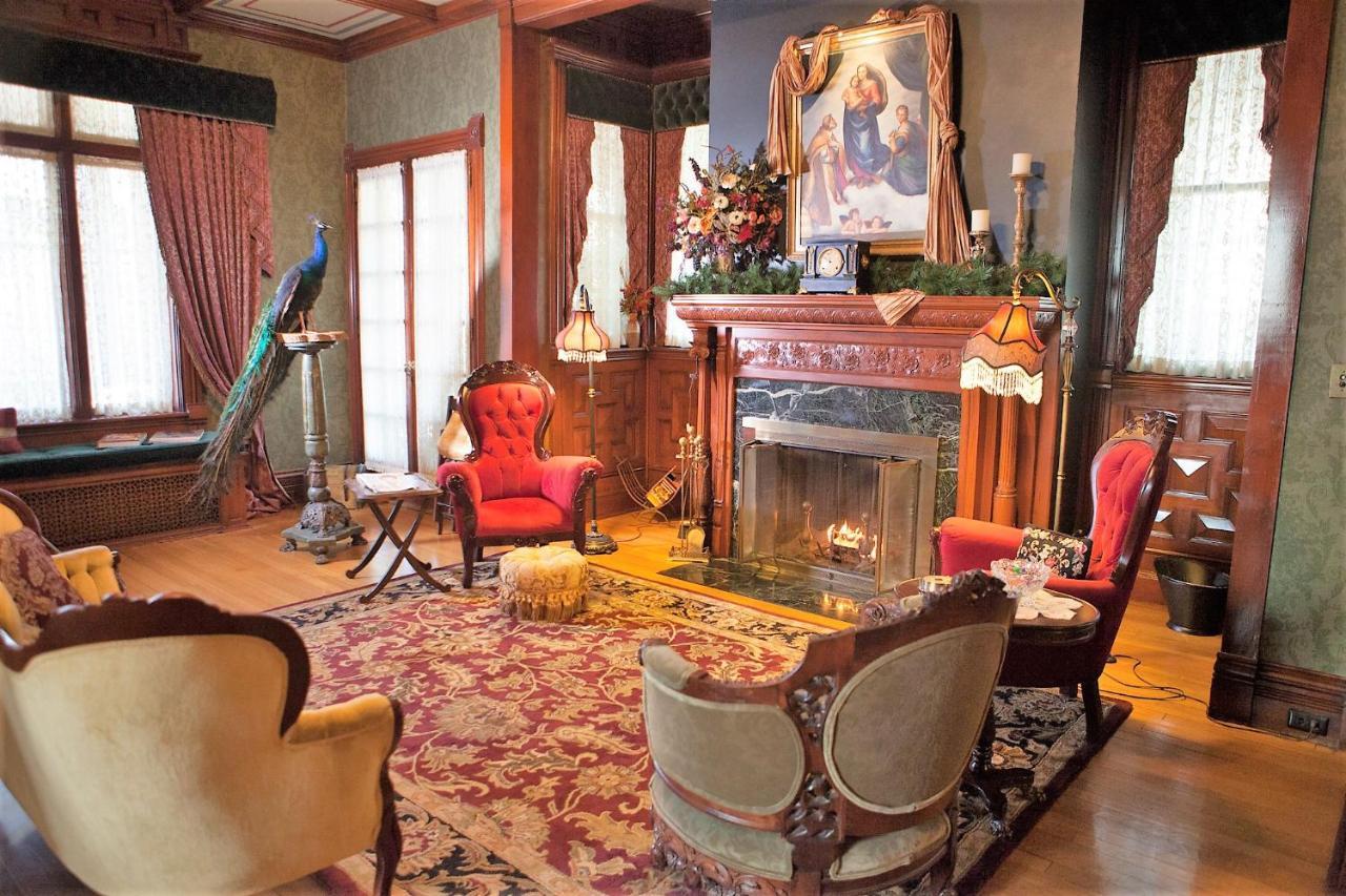 อเล็กซานเดอร์ แมนชั่น เบด แอนด์ เบรคฟาสต์ Bed & Breakfast วิโนนา ภายนอก รูปภาพ