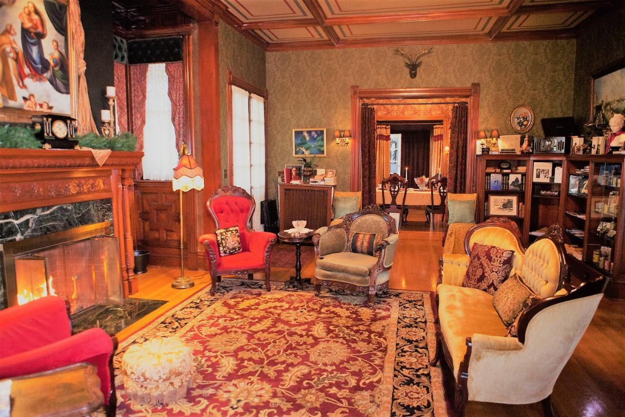 อเล็กซานเดอร์ แมนชั่น เบด แอนด์ เบรคฟาสต์ Bed & Breakfast วิโนนา ภายนอก รูปภาพ