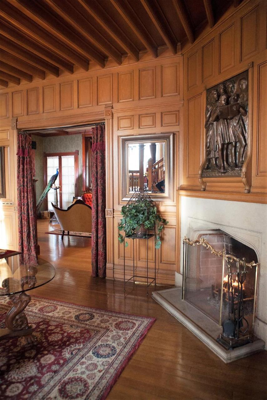 อเล็กซานเดอร์ แมนชั่น เบด แอนด์ เบรคฟาสต์ Bed & Breakfast วิโนนา ภายนอก รูปภาพ